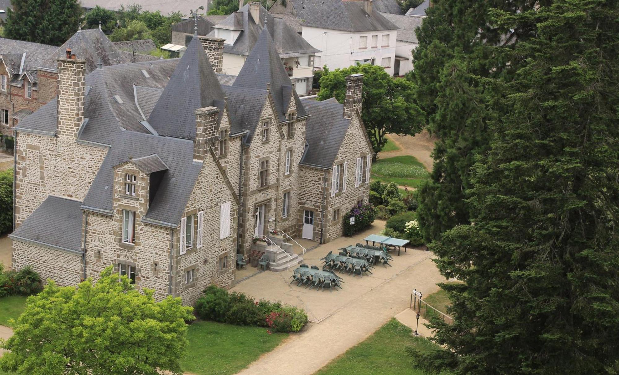 Chateau Du Bourg Bed & Breakfast Saint-Denis-de-Gastines