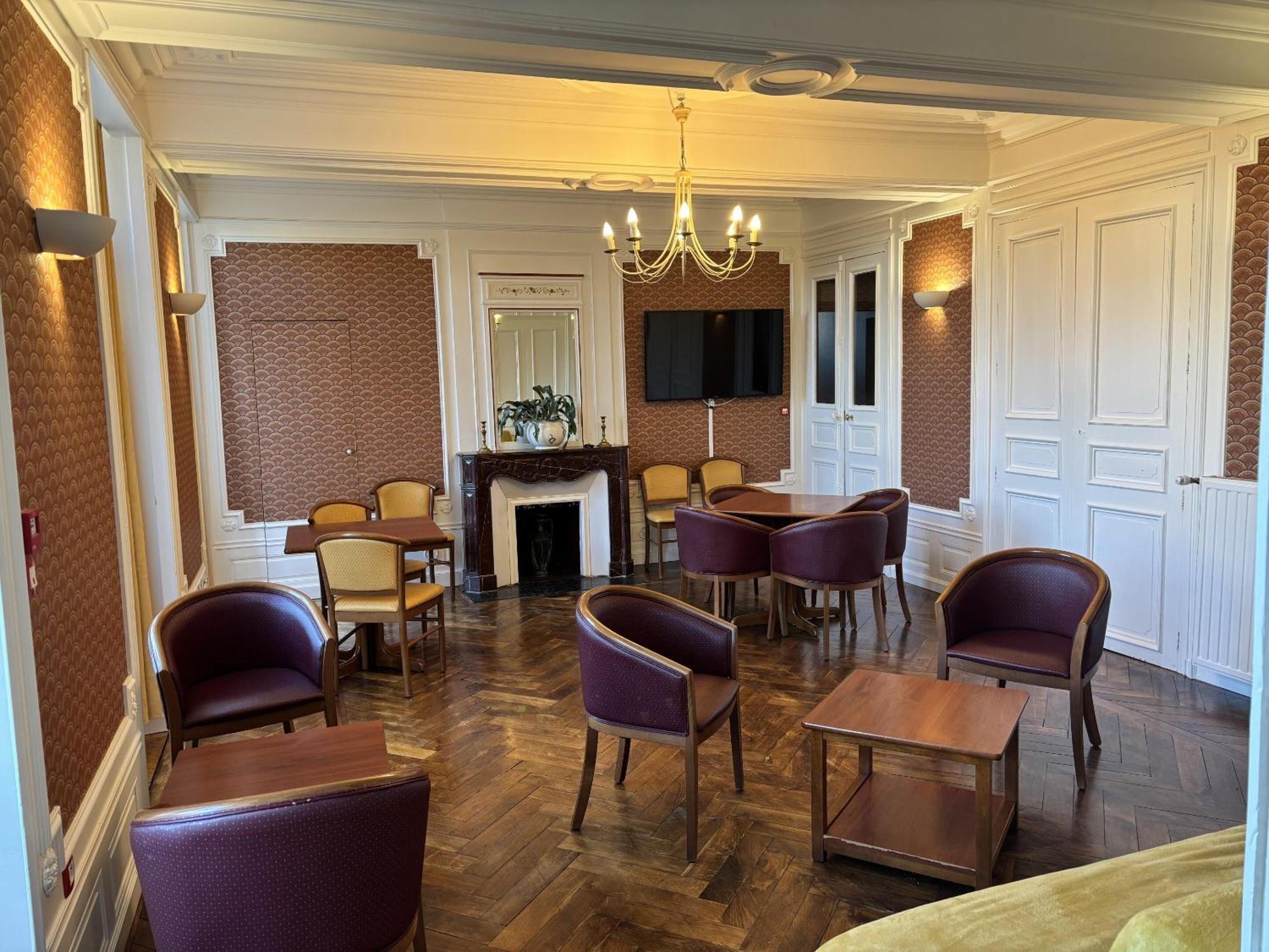 Chateau Du Bourg Bed & Breakfast